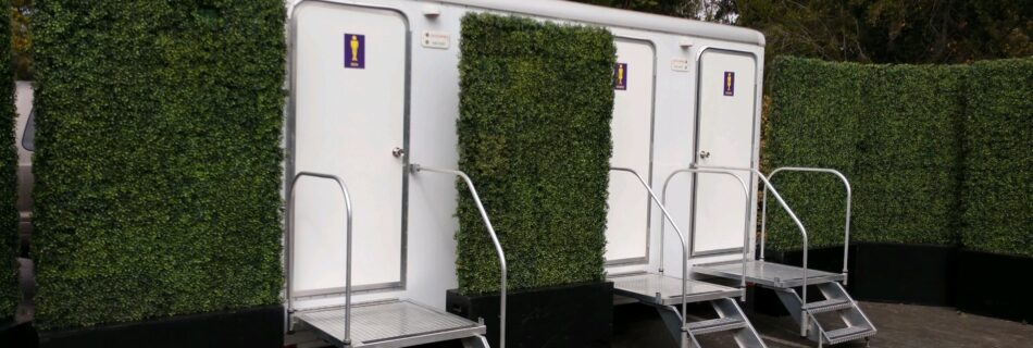 3 stall restroom trailer with hedging