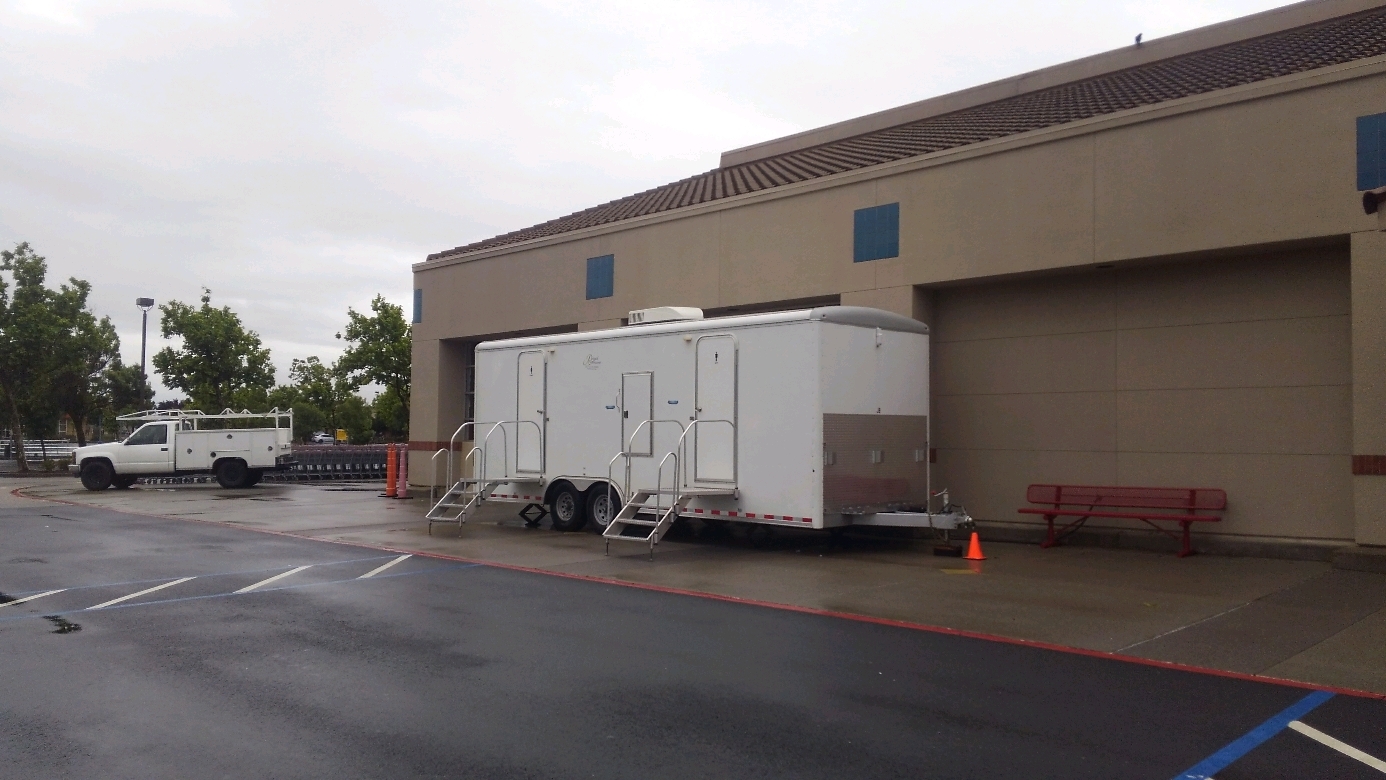 Ten Stall restroom trailer exterior view