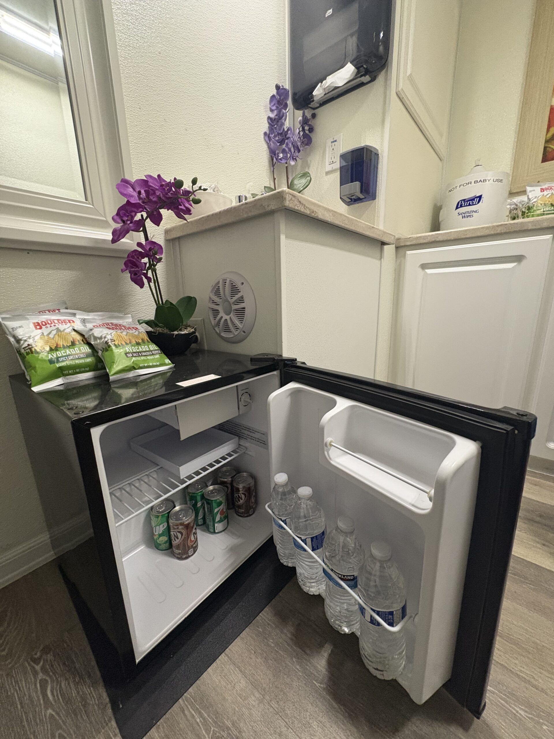 Mother’s Room / Retreat trailer interior overview