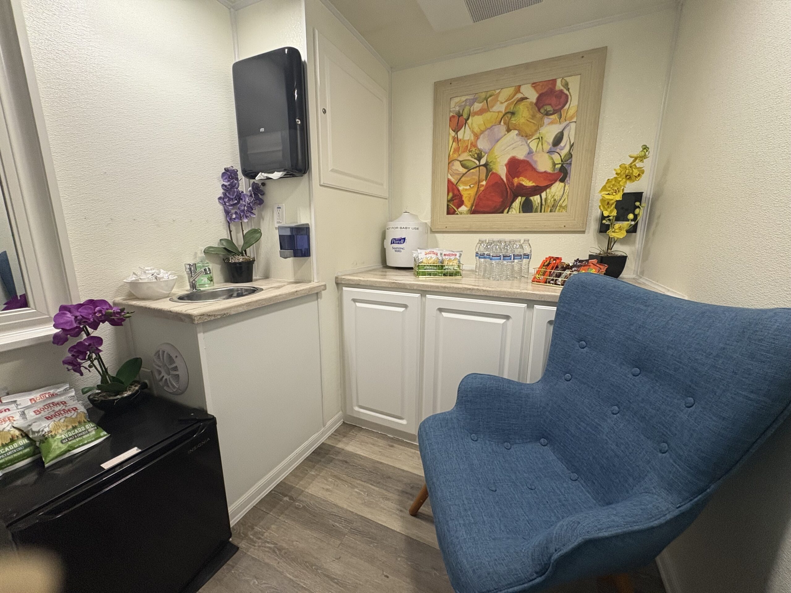 Mother’s Room / Retreat trailer interior finishes and lighting