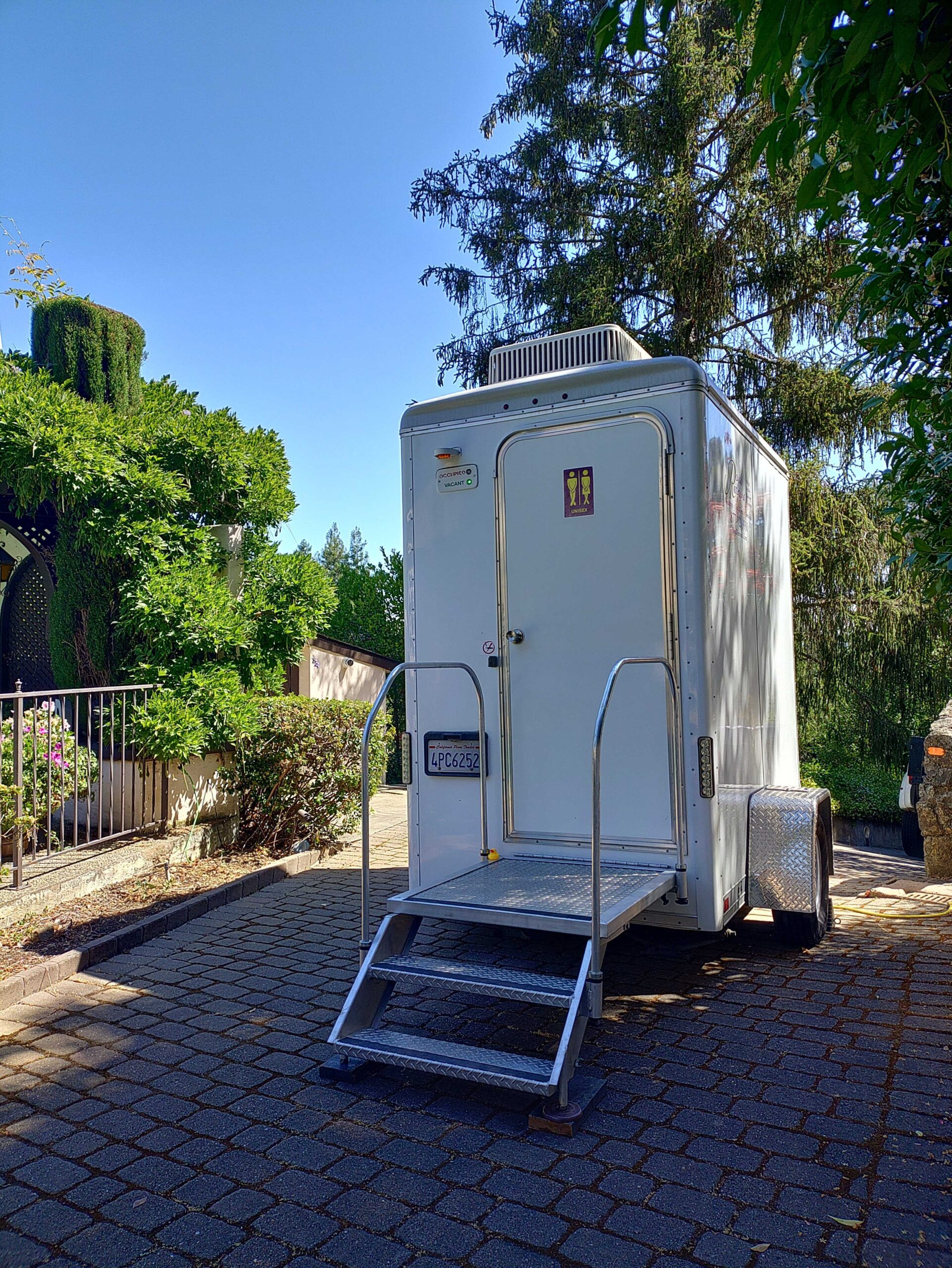 Single Stall trailer exterior view with steps and ramp with beautiful outdoors