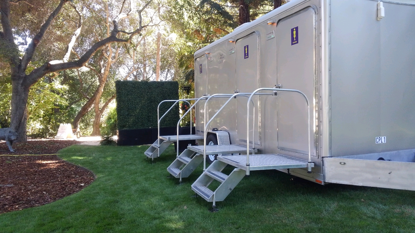 3 Stall Platinum restroom trailer