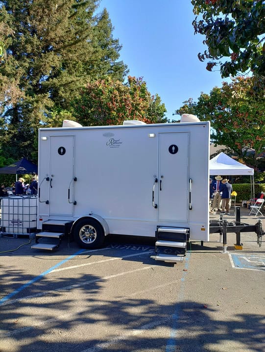 Four Stall restroom trailer exterior image 32