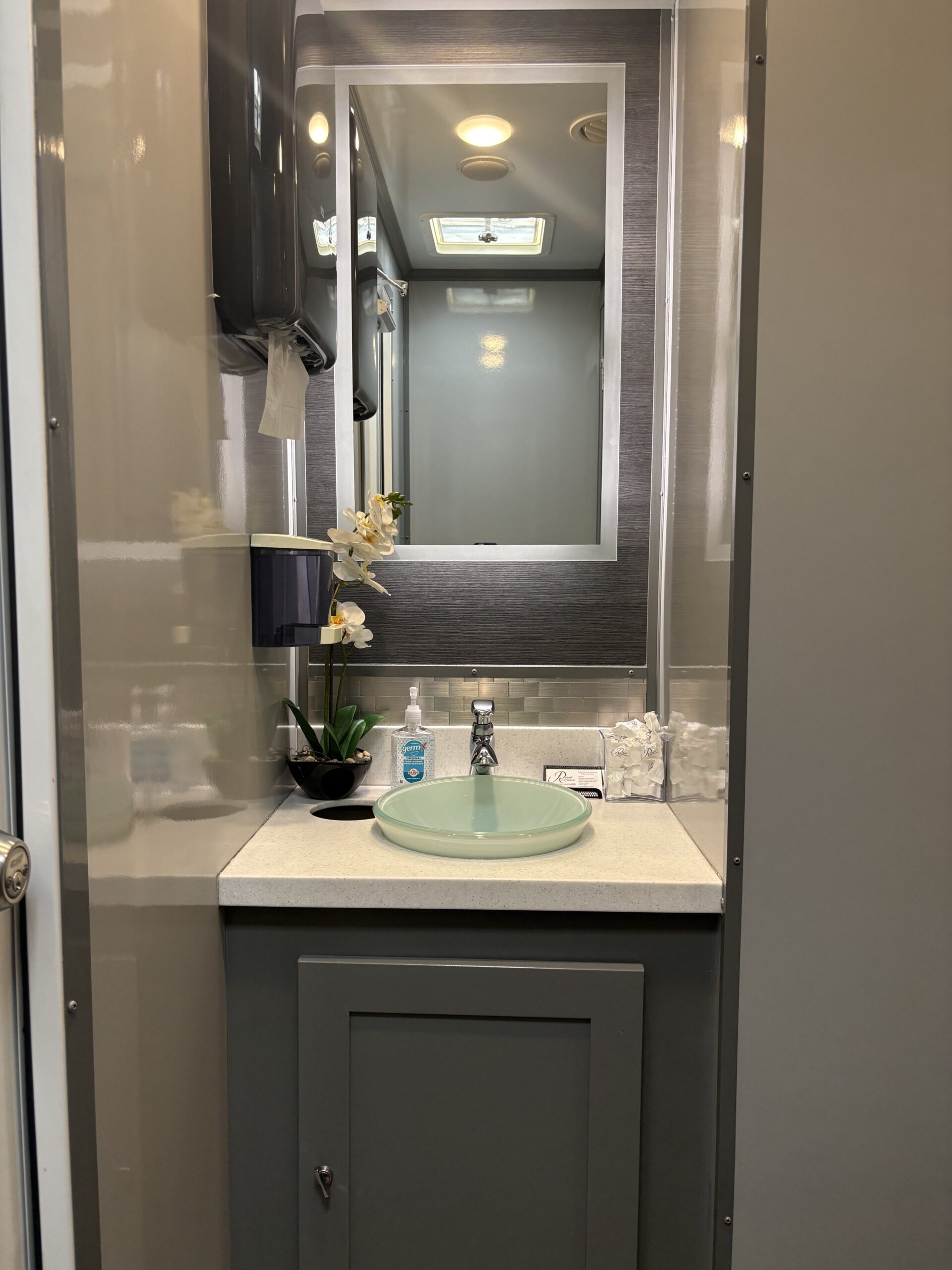 Four Stall restroom trailer gallery image 24