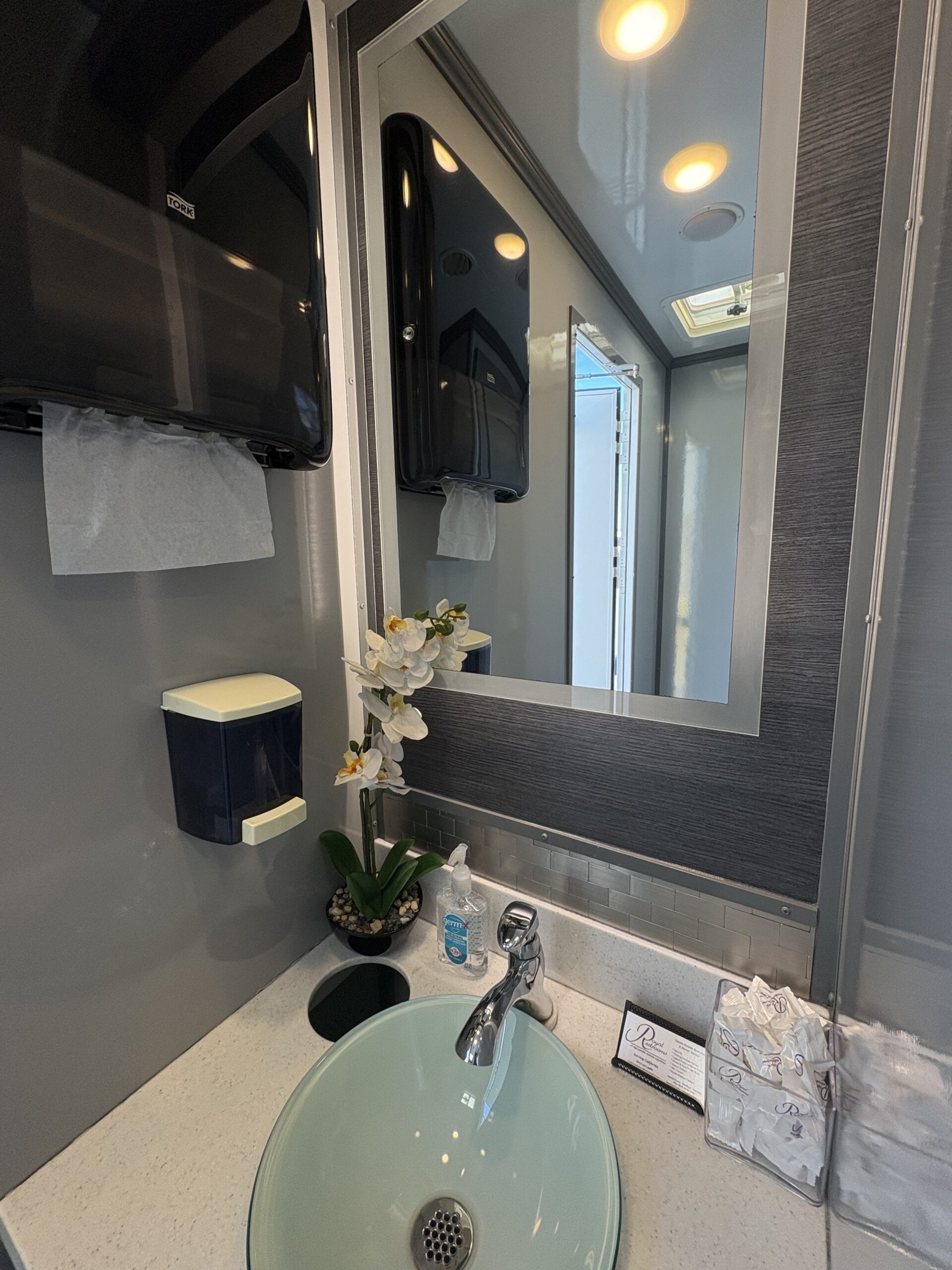 Four Stall restroom trailer gallery image 16