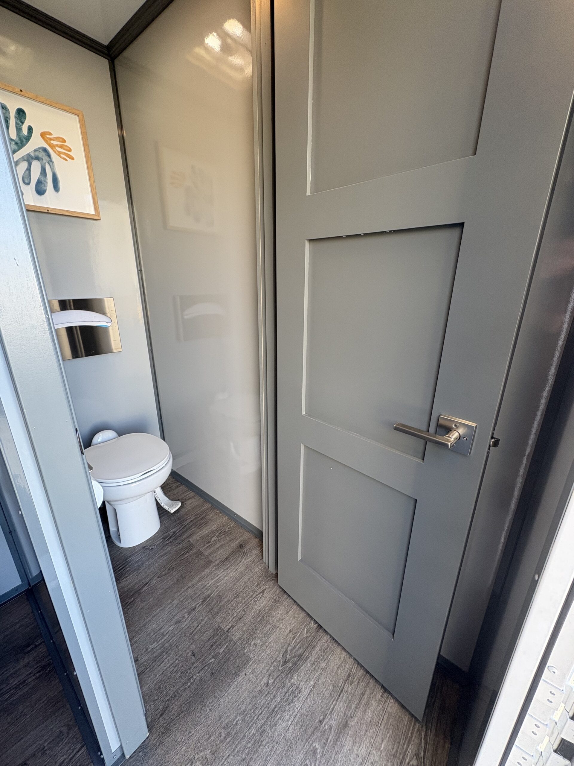 Four Stall restroom trailer gallery image 8