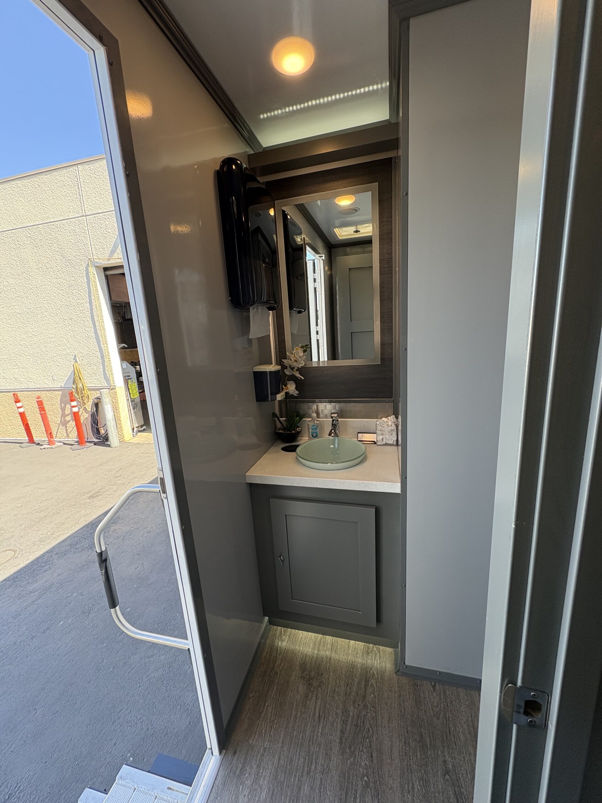 Four Stall restroom trailer gallery image 29