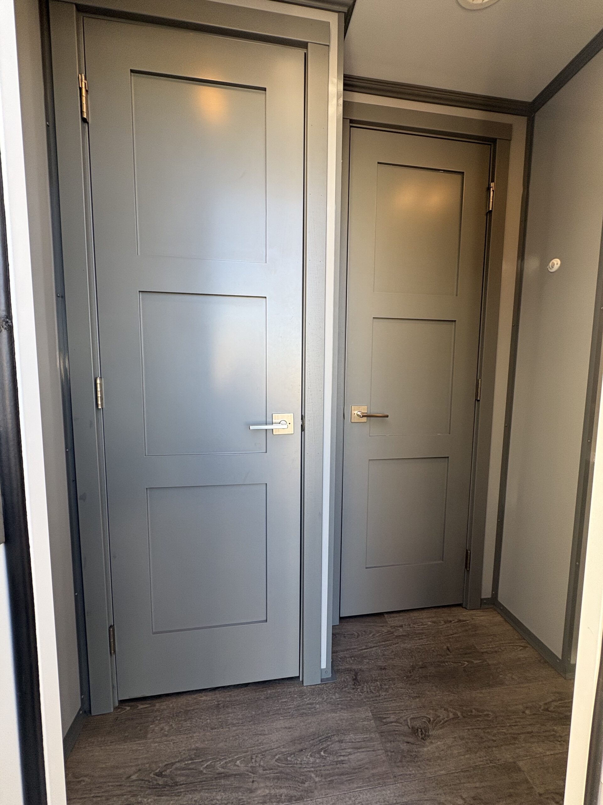 Four Stall restroom trailer gallery image 30