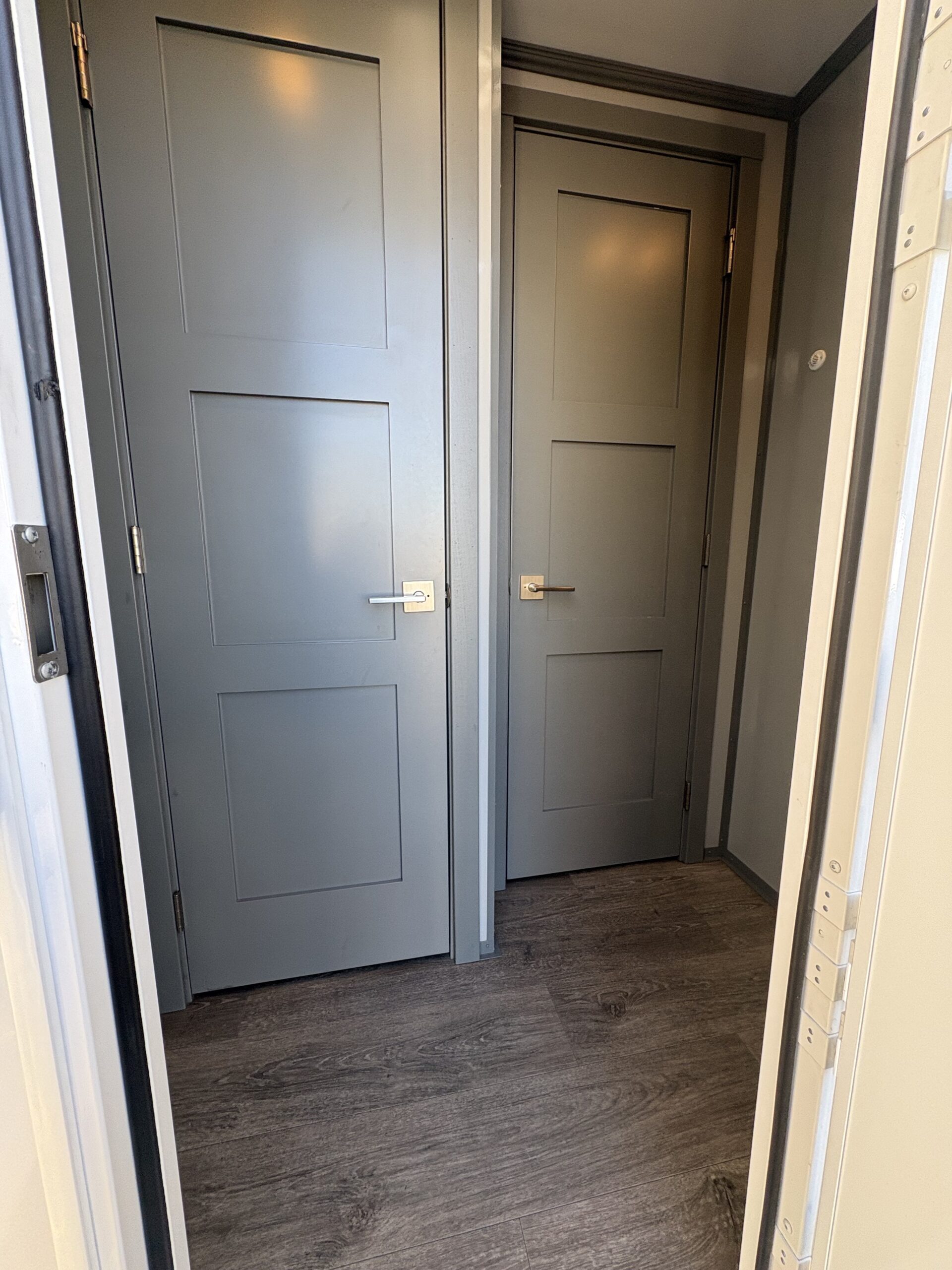 Four Stall restroom trailer gallery image 40