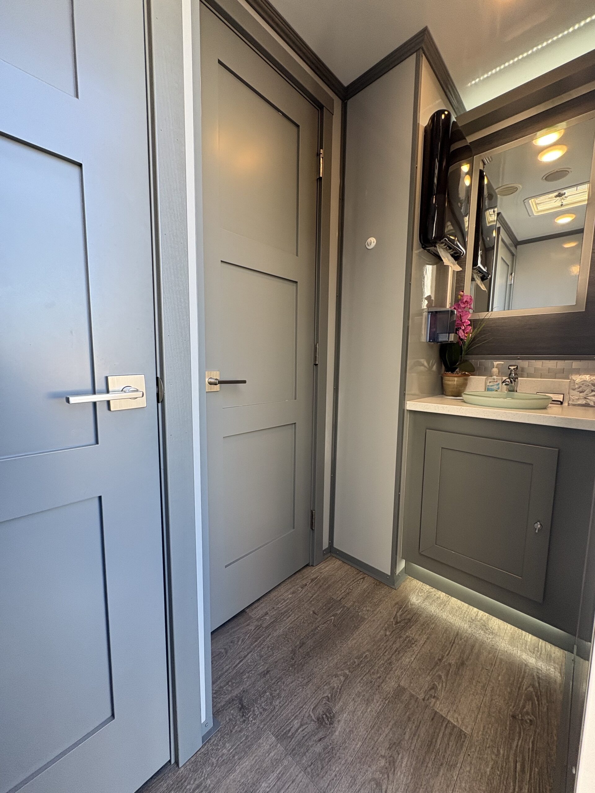 Four Stall restroom trailer gallery image 28