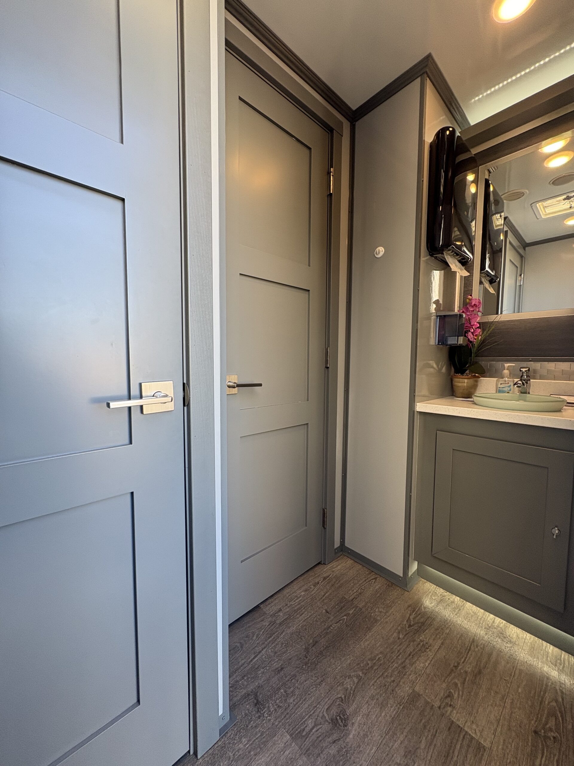 Four Stall restroom trailer gallery image 46