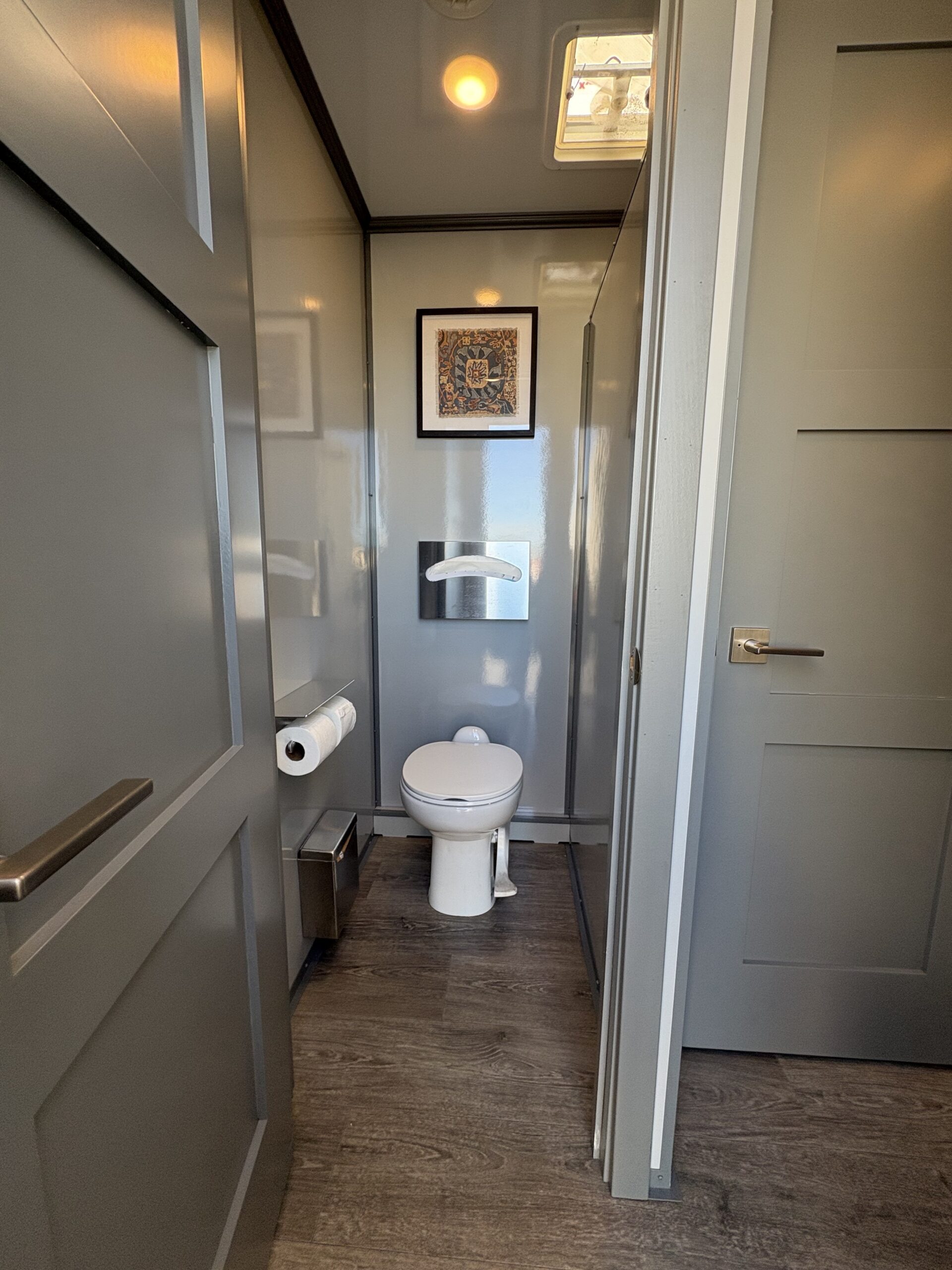 Four Stall restroom trailer gallery image 13