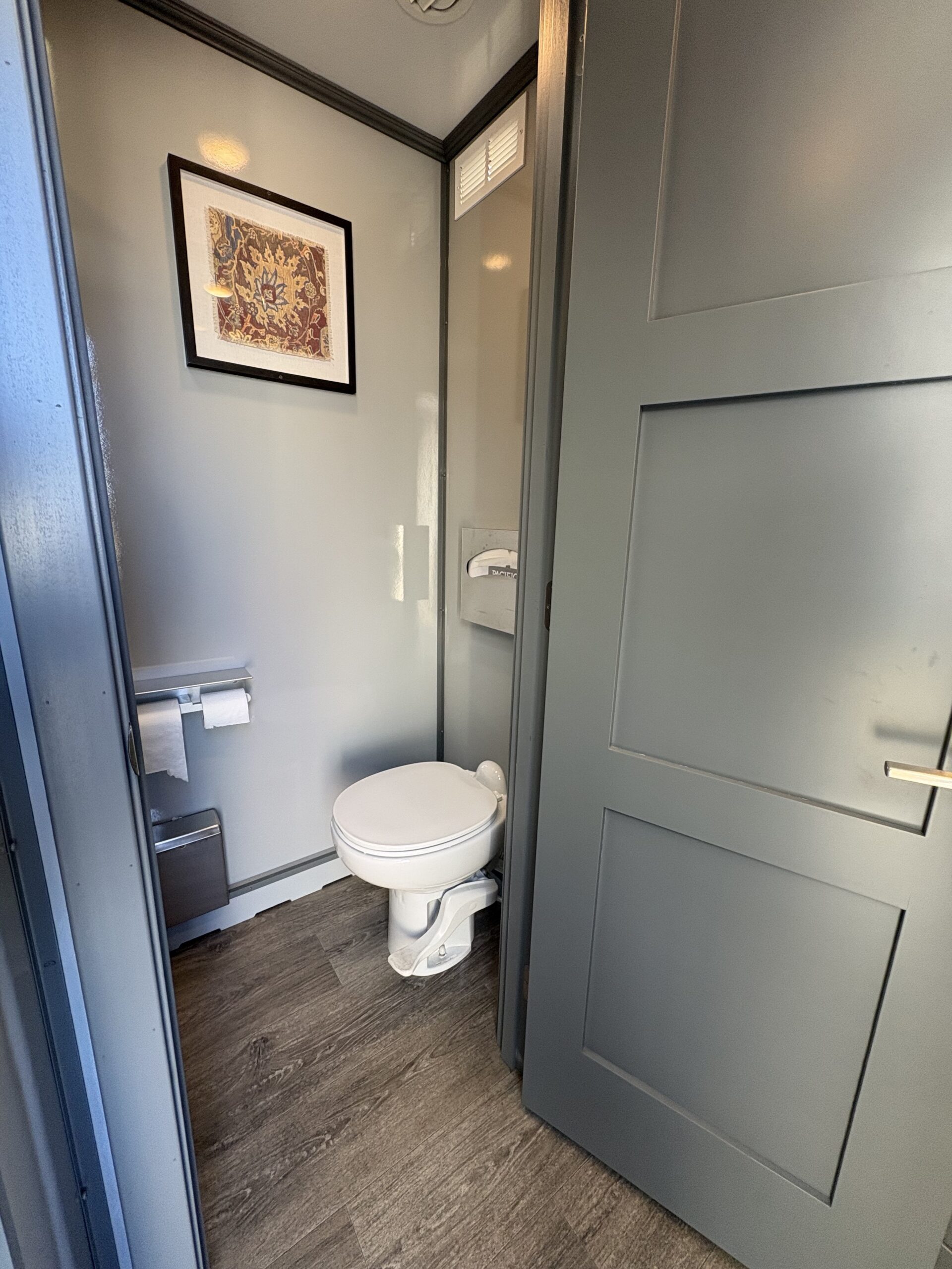 Four Stall restroom trailer gallery image 21