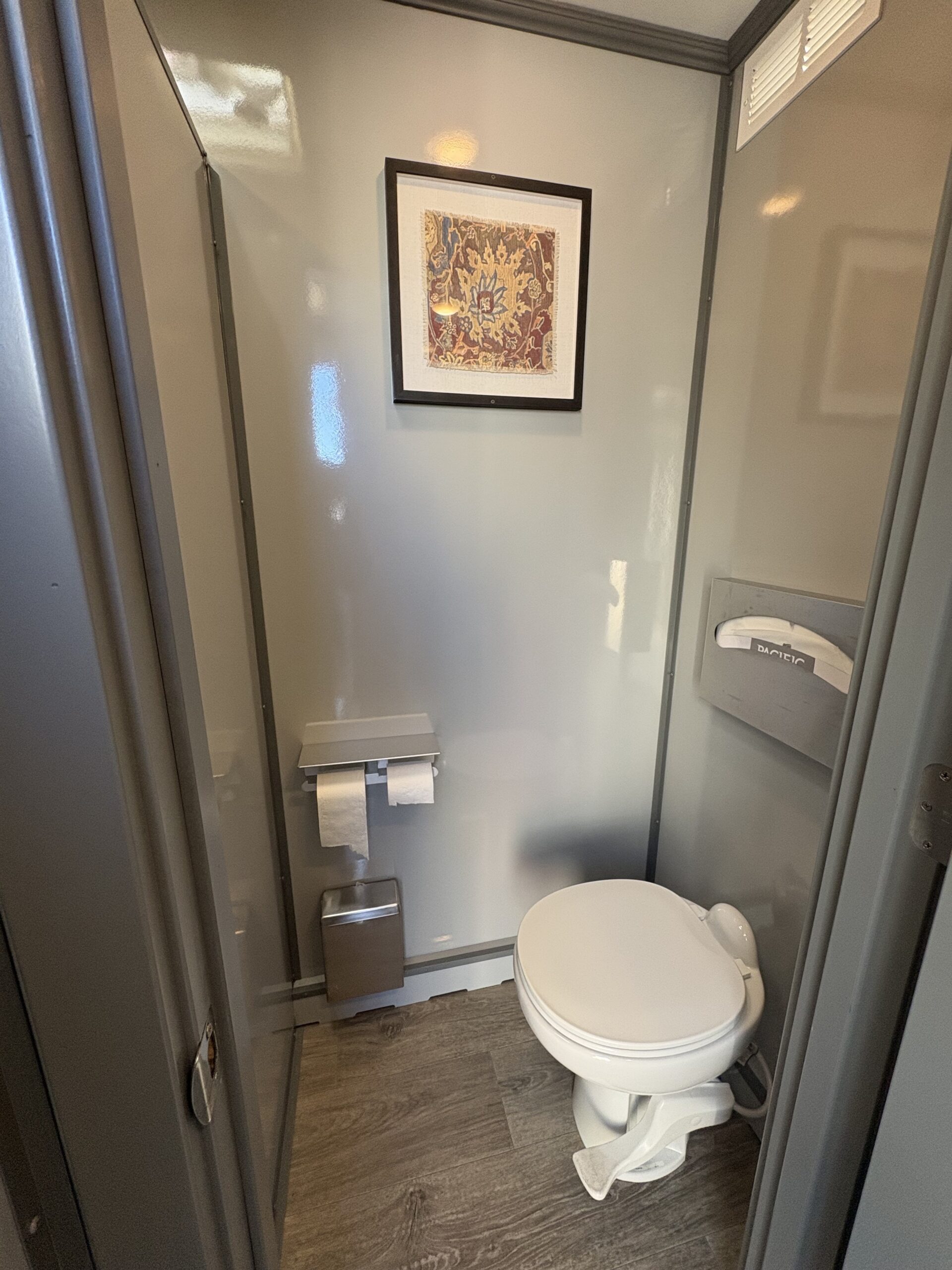 Four Stall restroom trailer gallery image 20