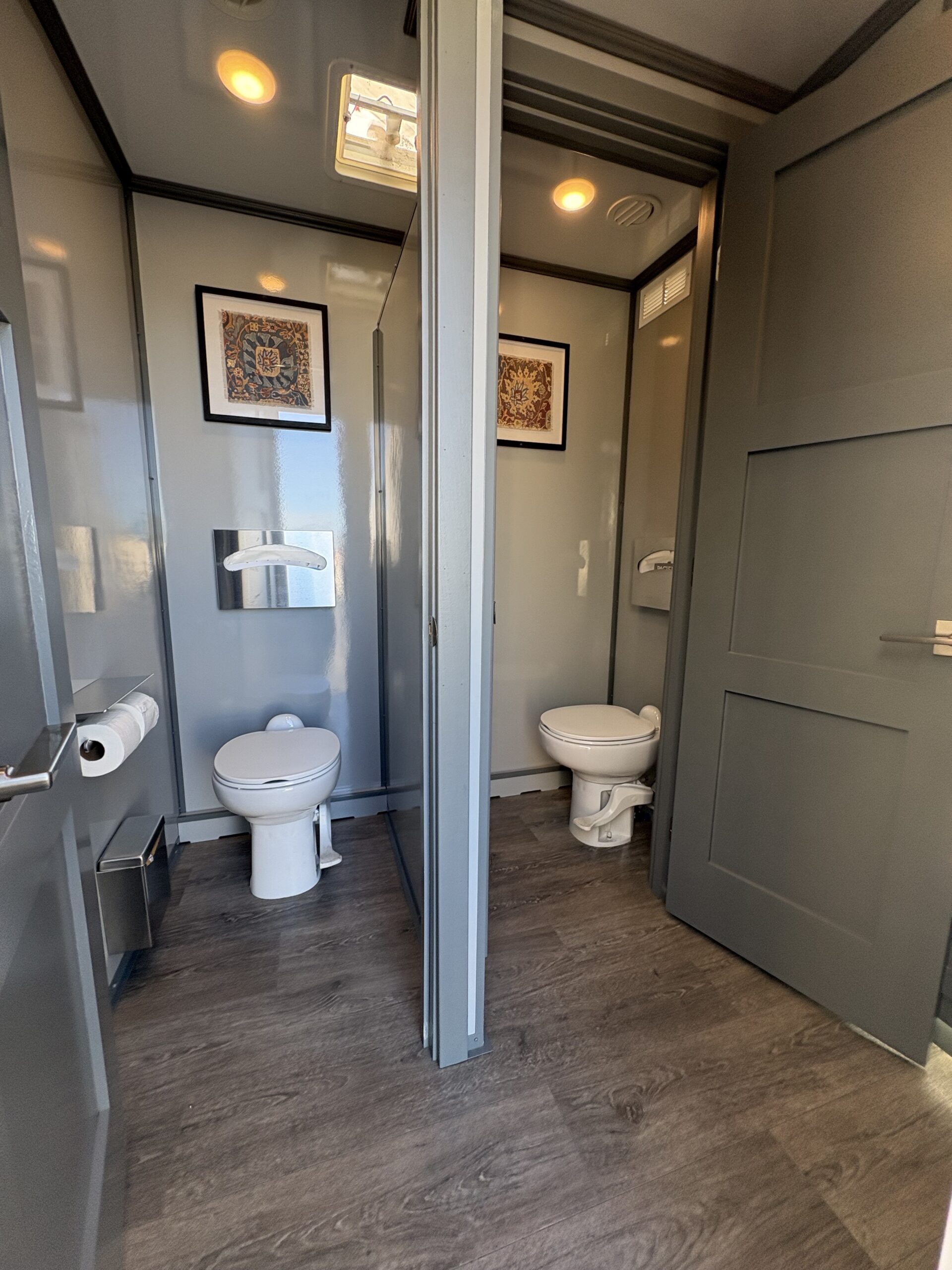 Four Stall restroom trailer gallery image 17