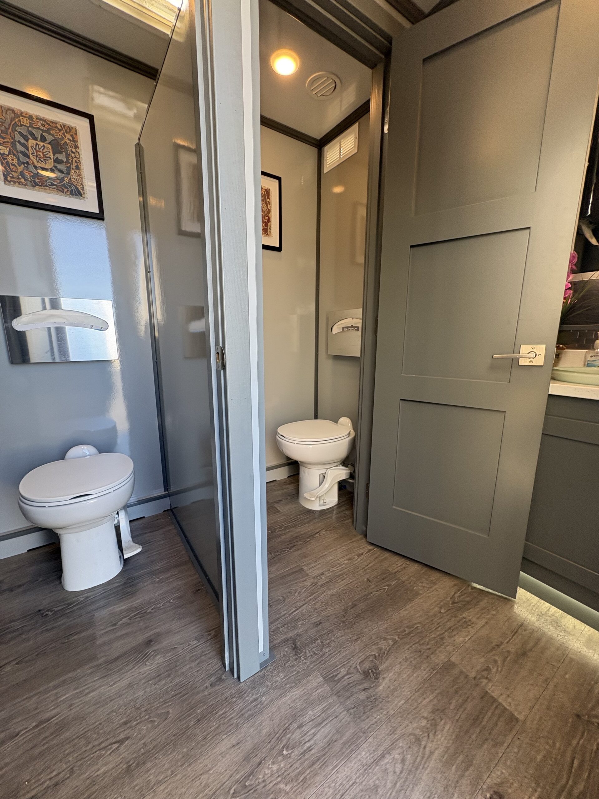 Four Stall restroom trailer gallery image 22