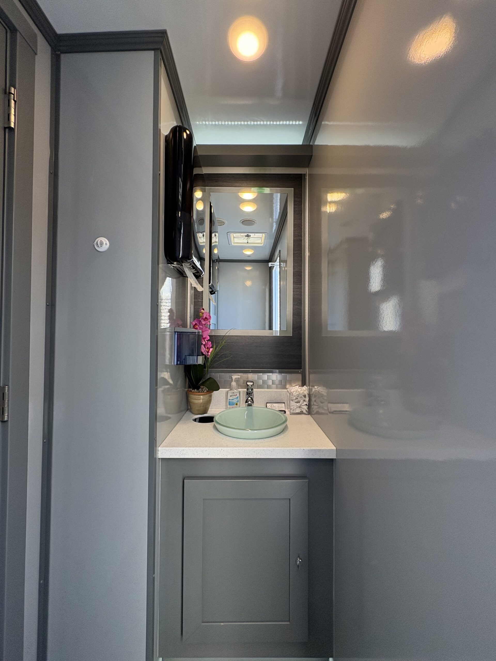 Four Stall restroom trailer gallery image 27