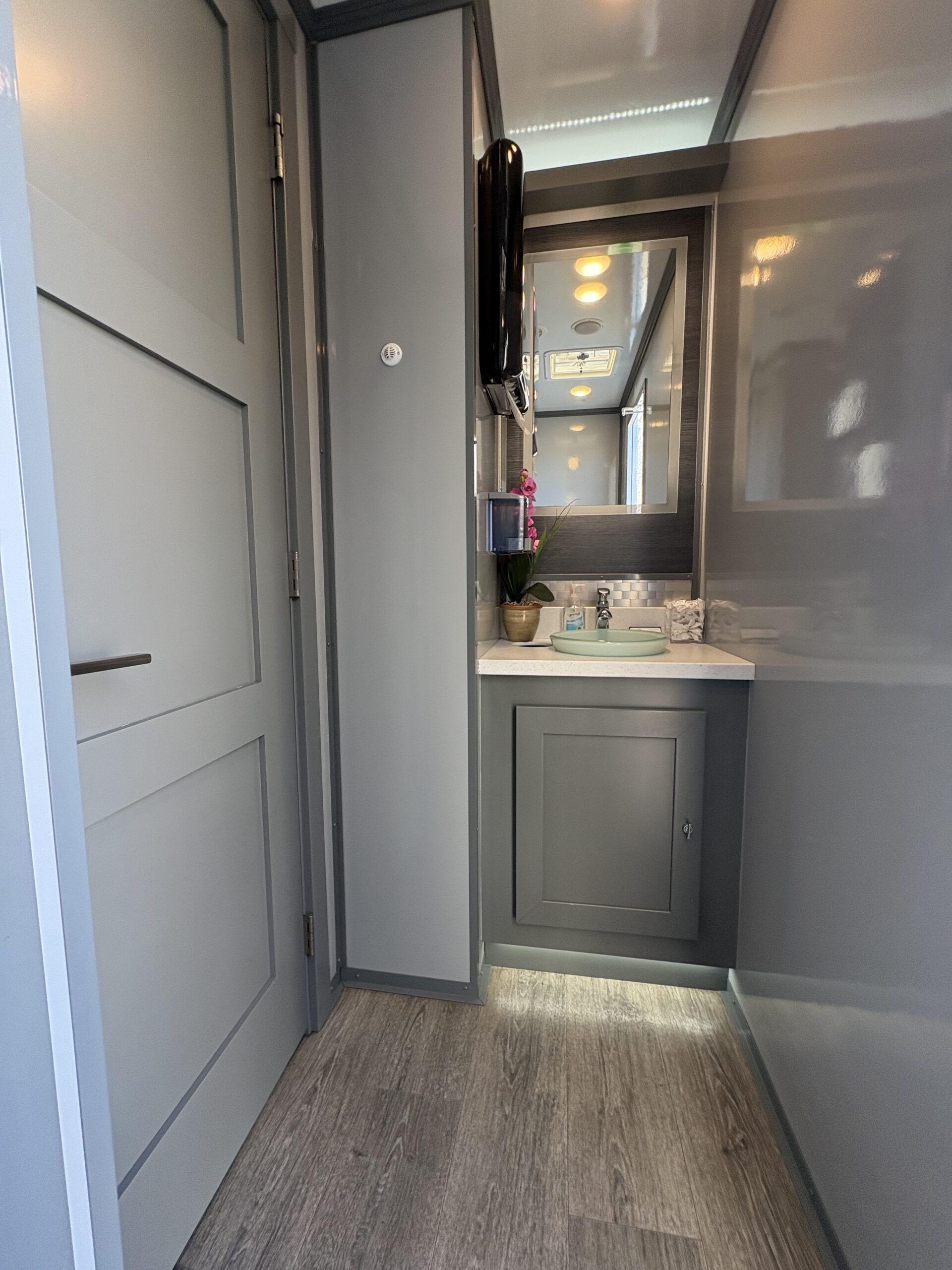 Four Stall restroom trailer gallery image 42