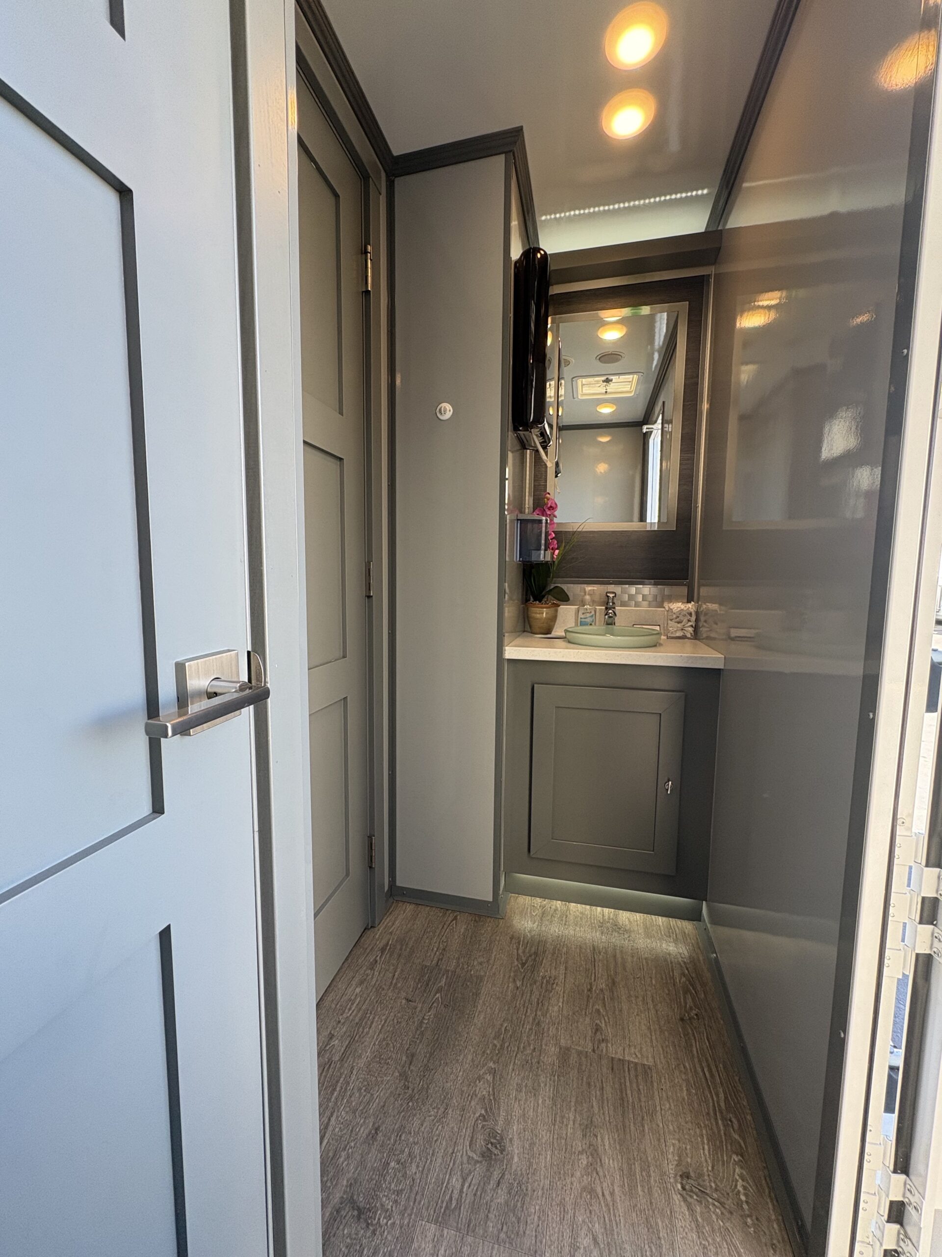 Four Stall restroom trailer gallery image 43