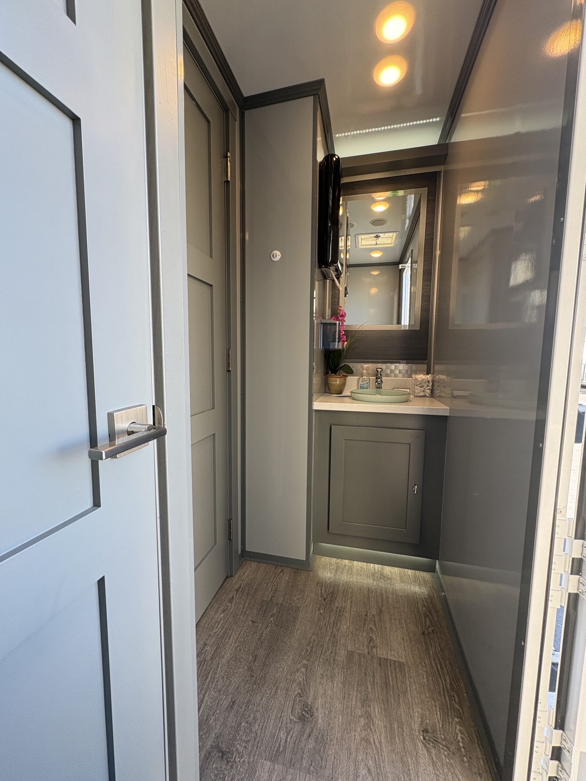 Four Stall restroom trailer gallery image 45