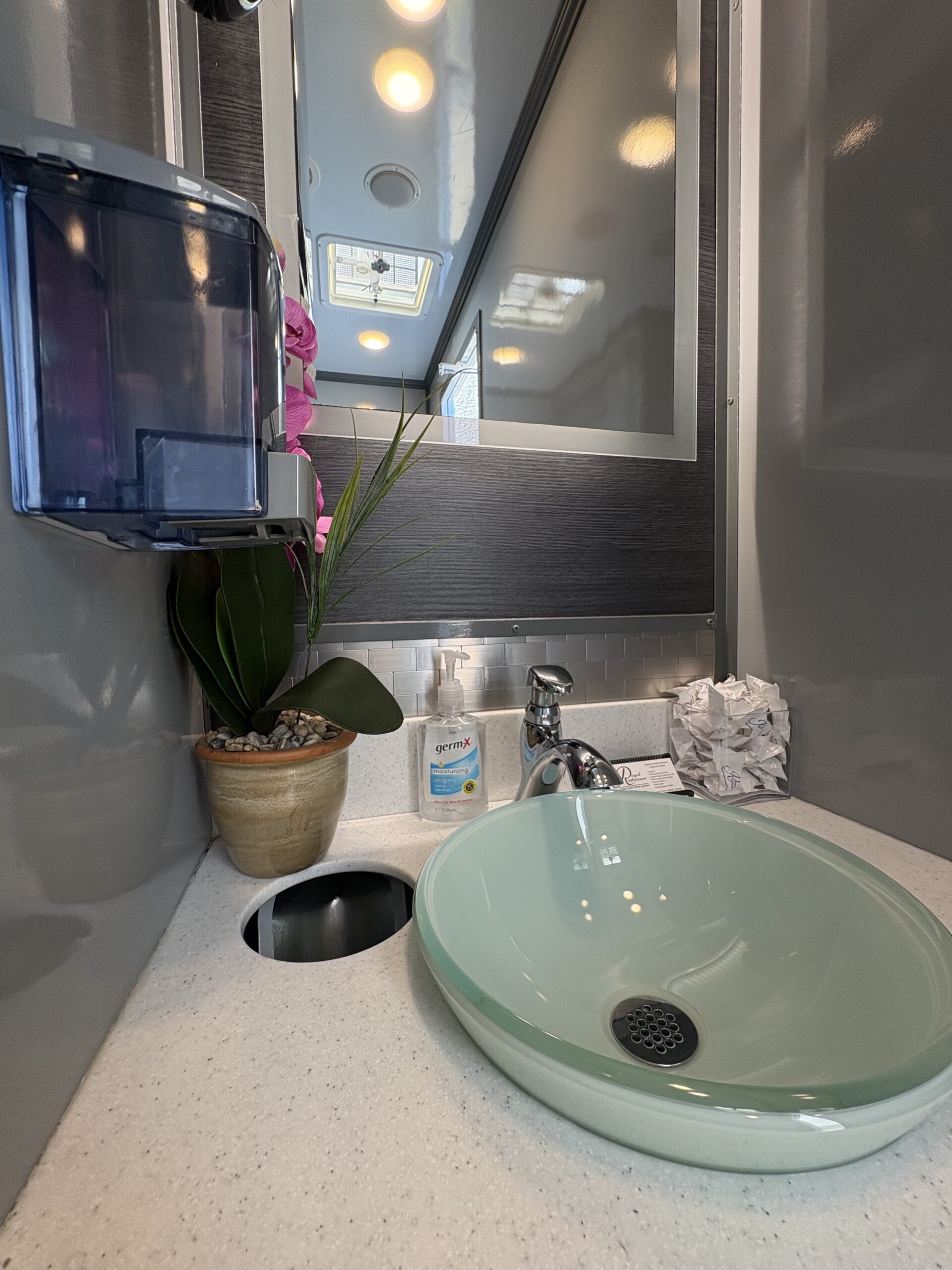 Four Stall restroom trailer gallery image 10