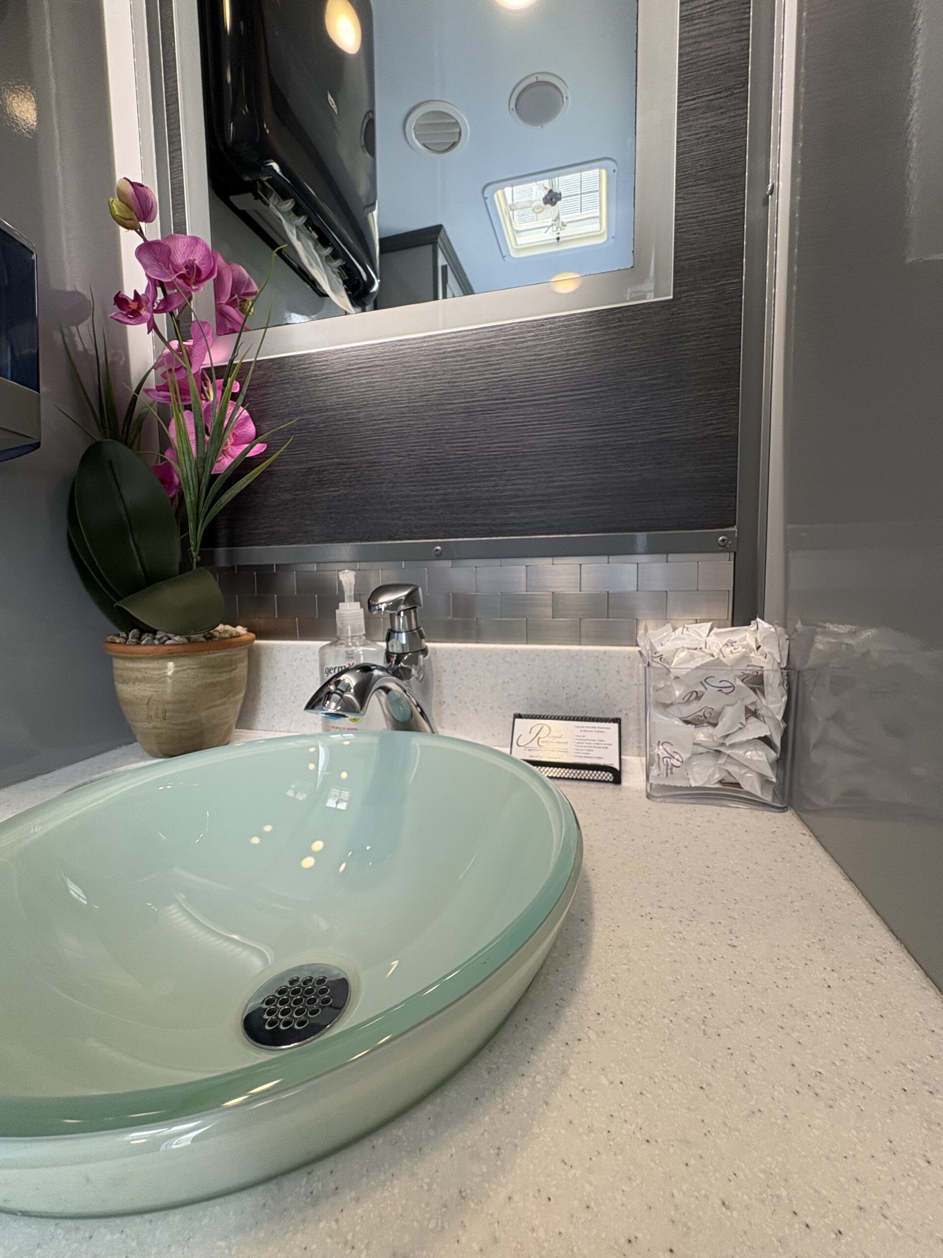 Four Stall restroom trailer gallery image 7