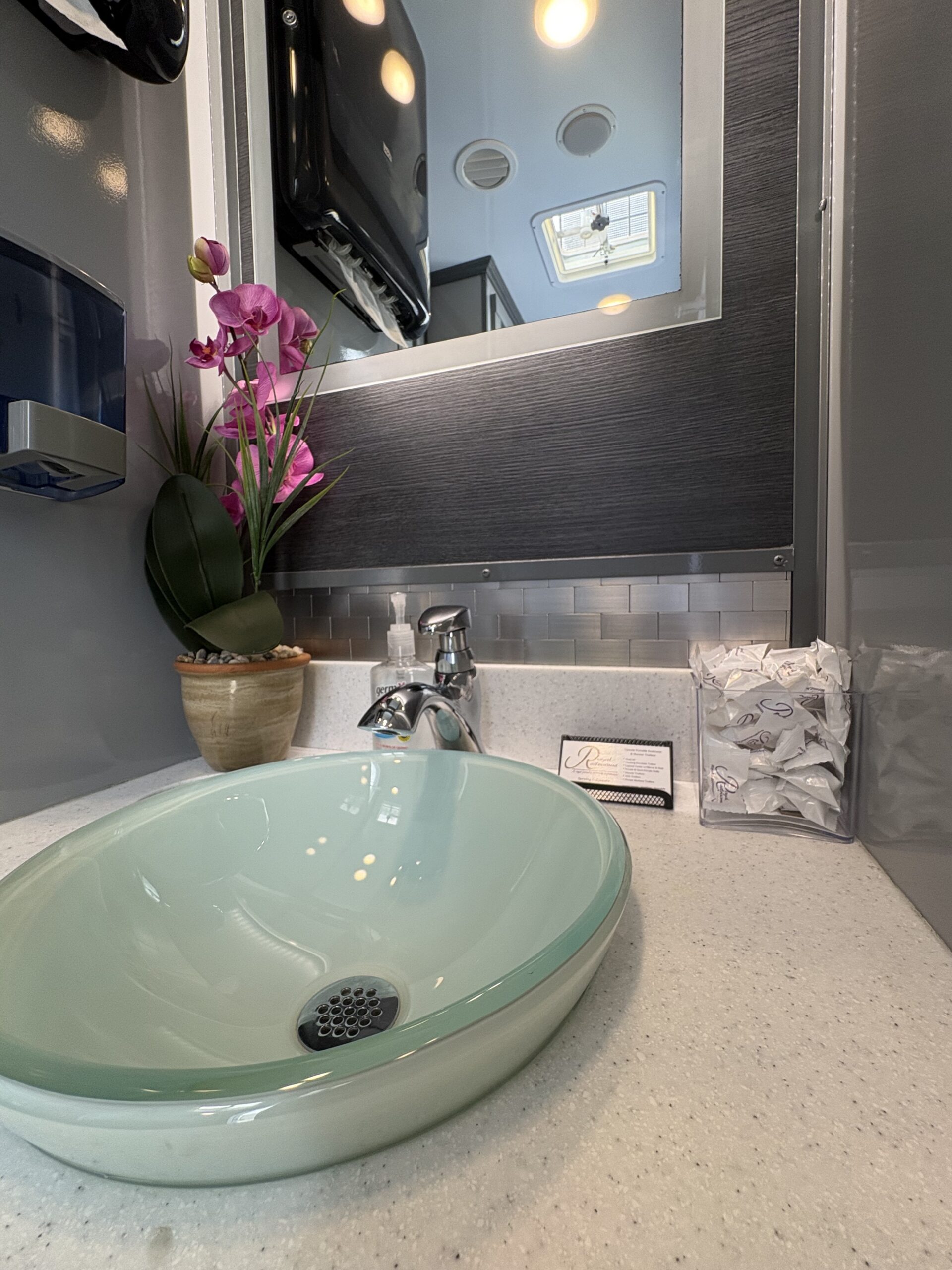 Four Stall restroom trailer gallery image 9