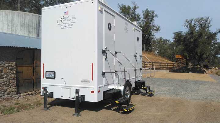 Four Stall restroom trailer gallery image 37